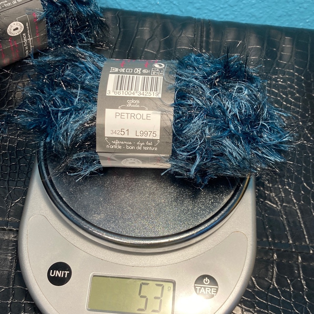10 NWT Bergere de France Soft Faux Fur Yarn Color Petrole ALL‎ Lot L9975 - Picture 7 of 15